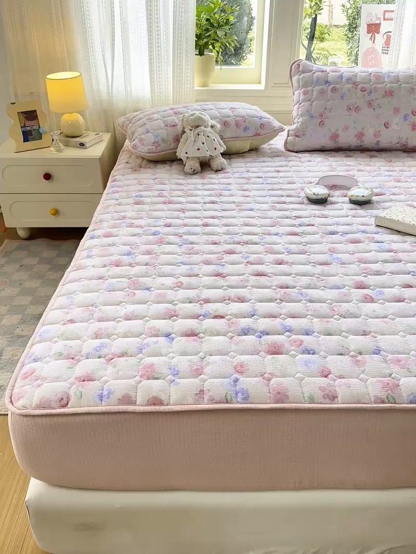 91家纺网 家纺一手货源 找家纺 优品惠 2026新款A类云感双层纱防滑隔脏防水夹棉床笠单品床笠单件 CL十里桃花(普通款)