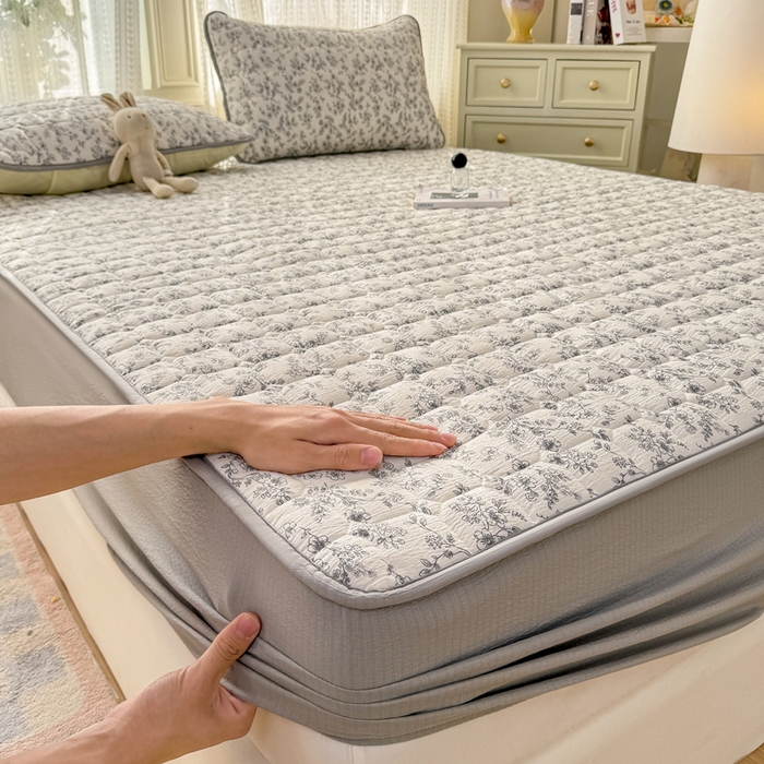 91家纺网 家纺一手货源 找家纺 优品惠 2026新款A类云感双层纱防滑隔脏防水夹棉床笠单品床笠单件 CL小苍兰(防水款)