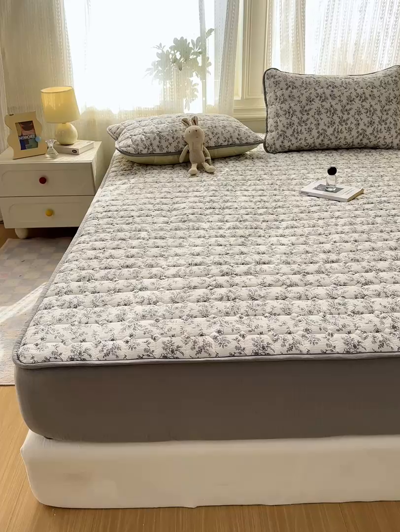 91家纺网 家纺一手货源 找家纺 优品惠 2026新款A类云感双层纱防滑隔脏防水夹棉床笠单品床笠单件 CL小苍兰(防水款)