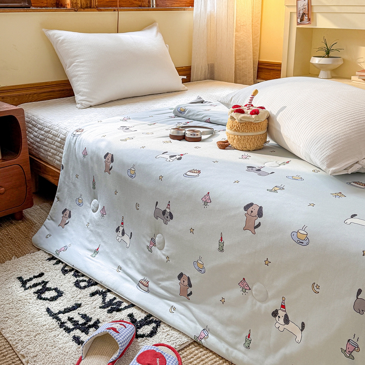 91家纺网 家纺一手货源 找家纺 梦恬佳 2026新款牛奶丝针织棉夏凉被空调被 蛋糕小狗