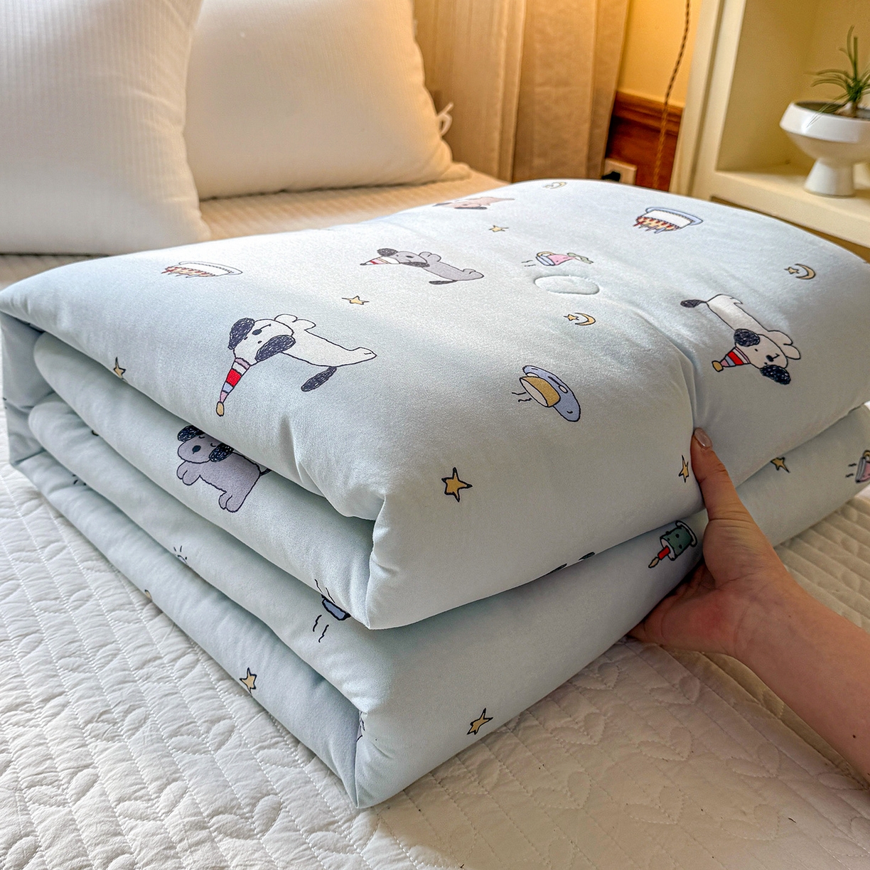 91家纺网 家纺一手货源 找家纺 梦恬佳 2026新款牛奶丝针织棉夏凉被空调被 蛋糕小狗