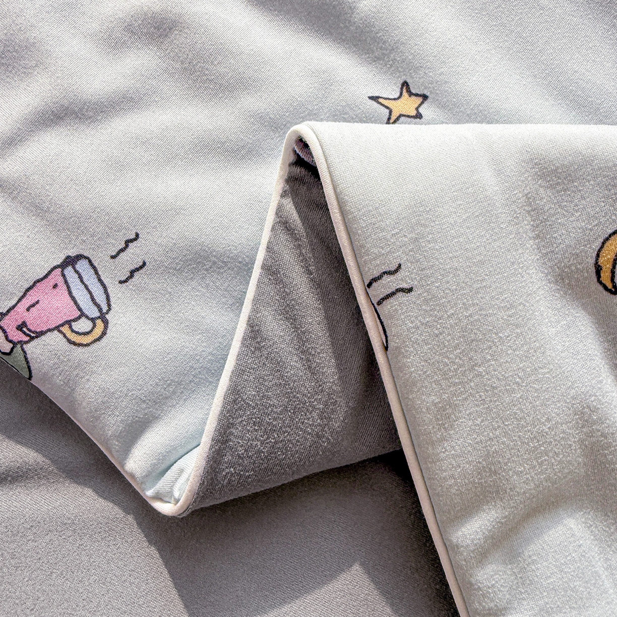 91家纺网 家纺一手货源 找家纺 梦恬佳 2026新款牛奶丝针织棉夏凉被空调被 蛋糕小狗