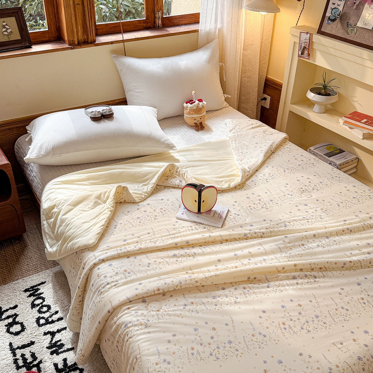 91家纺网 家纺一手货源 找家纺 梦恬佳 2026新款牛奶丝针织棉夏凉被空调被 花从间