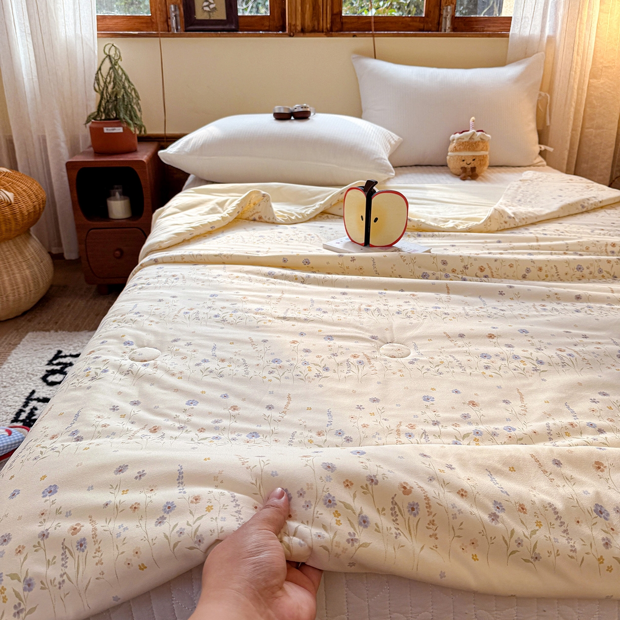 91家纺网 家纺一手货源 找家纺 梦恬佳 2026新款牛奶丝针织棉夏凉被空调被 花从间