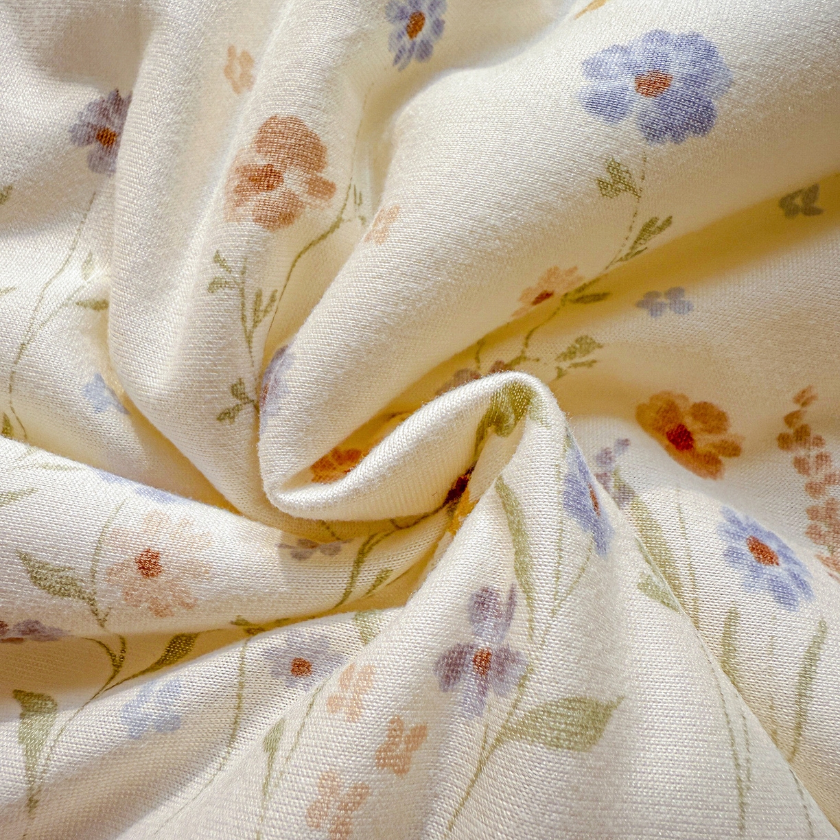 91家纺网 家纺一手货源 找家纺 梦恬佳 2026新款牛奶丝针织棉夏凉被空调被 花从间