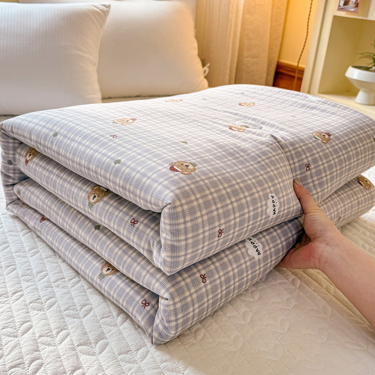 91家纺网 家纺一手货源 找家纺 梦恬佳 2026新款牛奶丝针织棉夏凉被空调被 快乐小熊