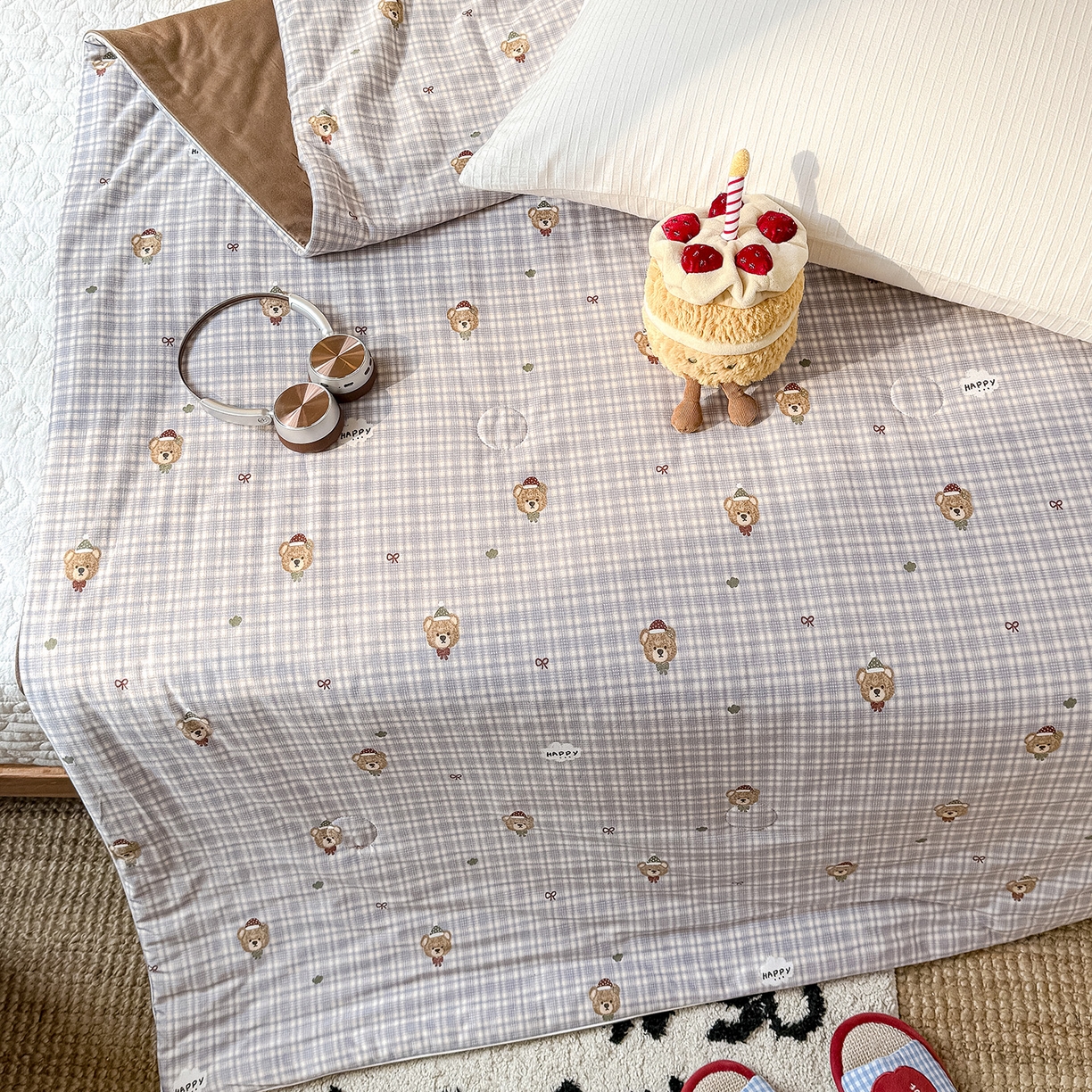 91家纺网 家纺一手货源 找家纺 梦恬佳 2026新款牛奶丝针织棉夏凉被空调被 快乐小熊