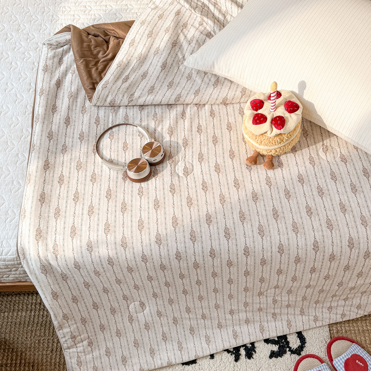 91家纺网 家纺一手货源 找家纺 梦恬佳 2026新款牛奶丝针织棉夏凉被空调被 莱茵咖