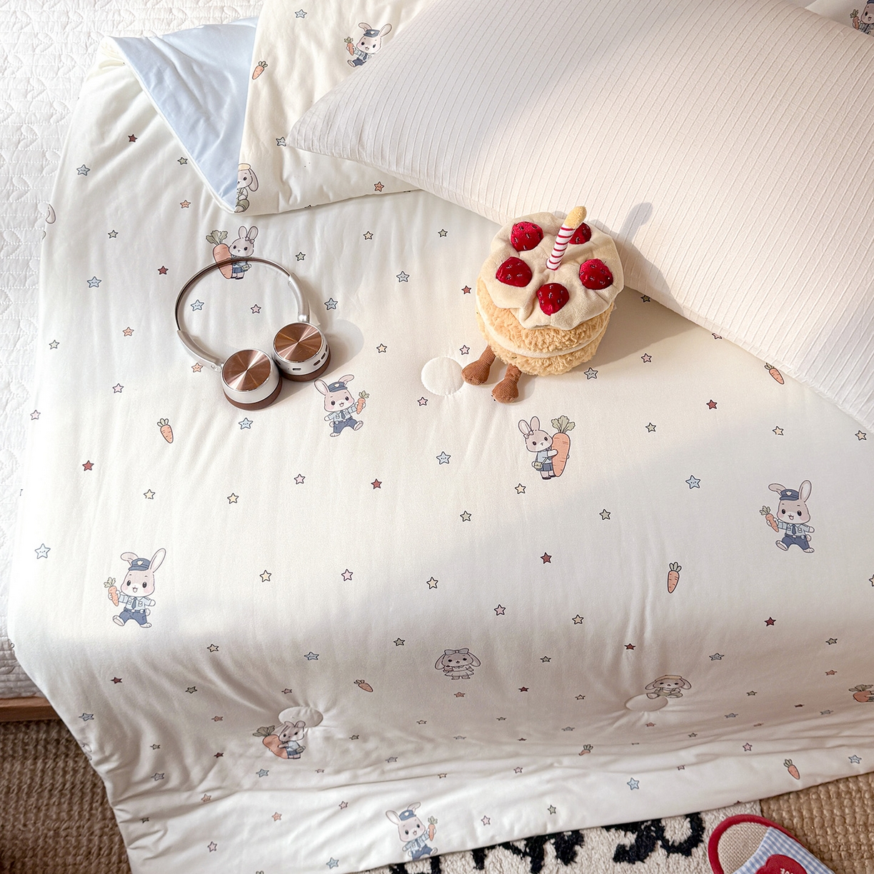 91家纺网 家纺一手货源 找家纺 梦恬佳 2026新款牛奶丝针织棉夏凉被空调被 萝卜兔