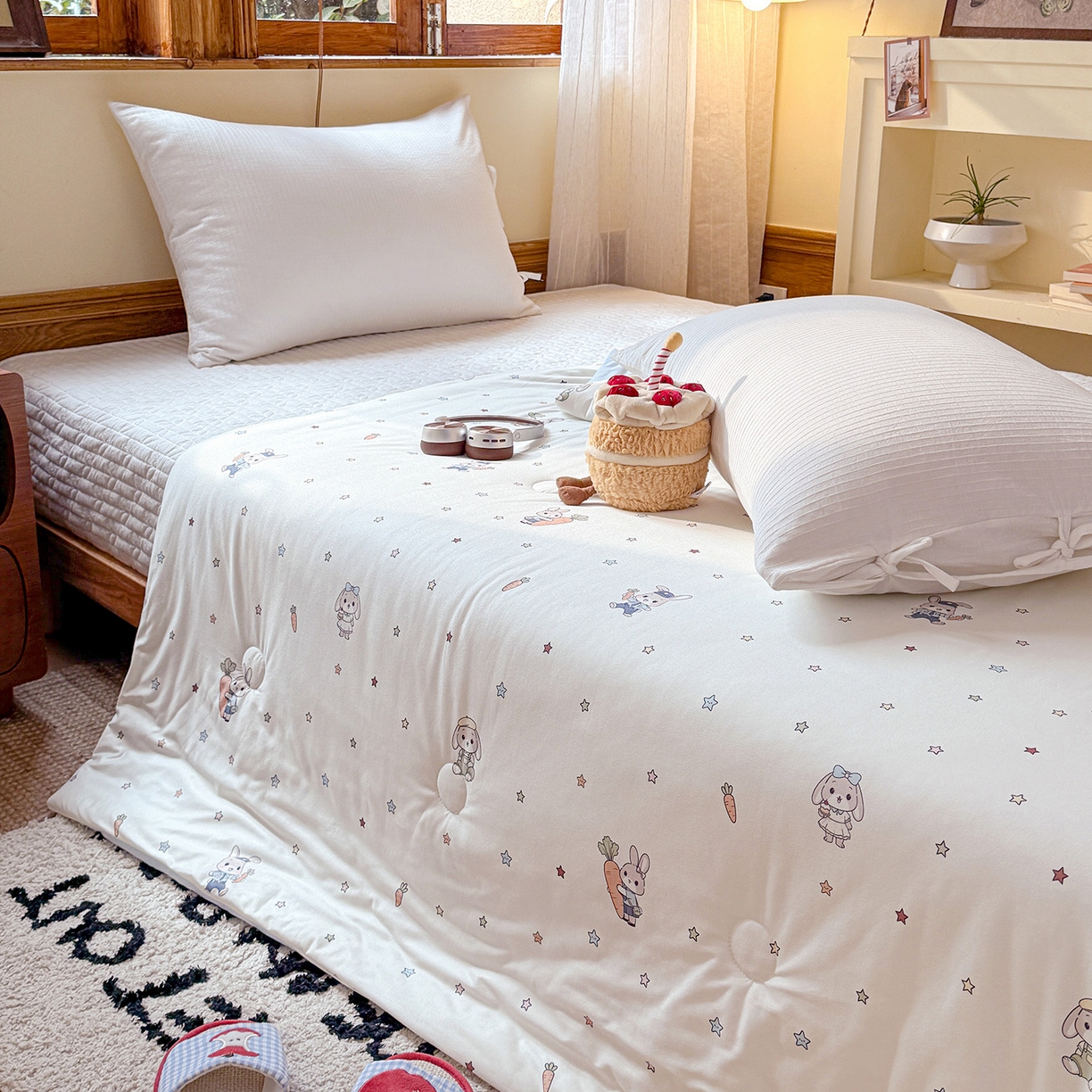 91家纺网 家纺一手货源 找家纺 梦恬佳 2026新款牛奶丝针织棉夏凉被空调被 萝卜兔