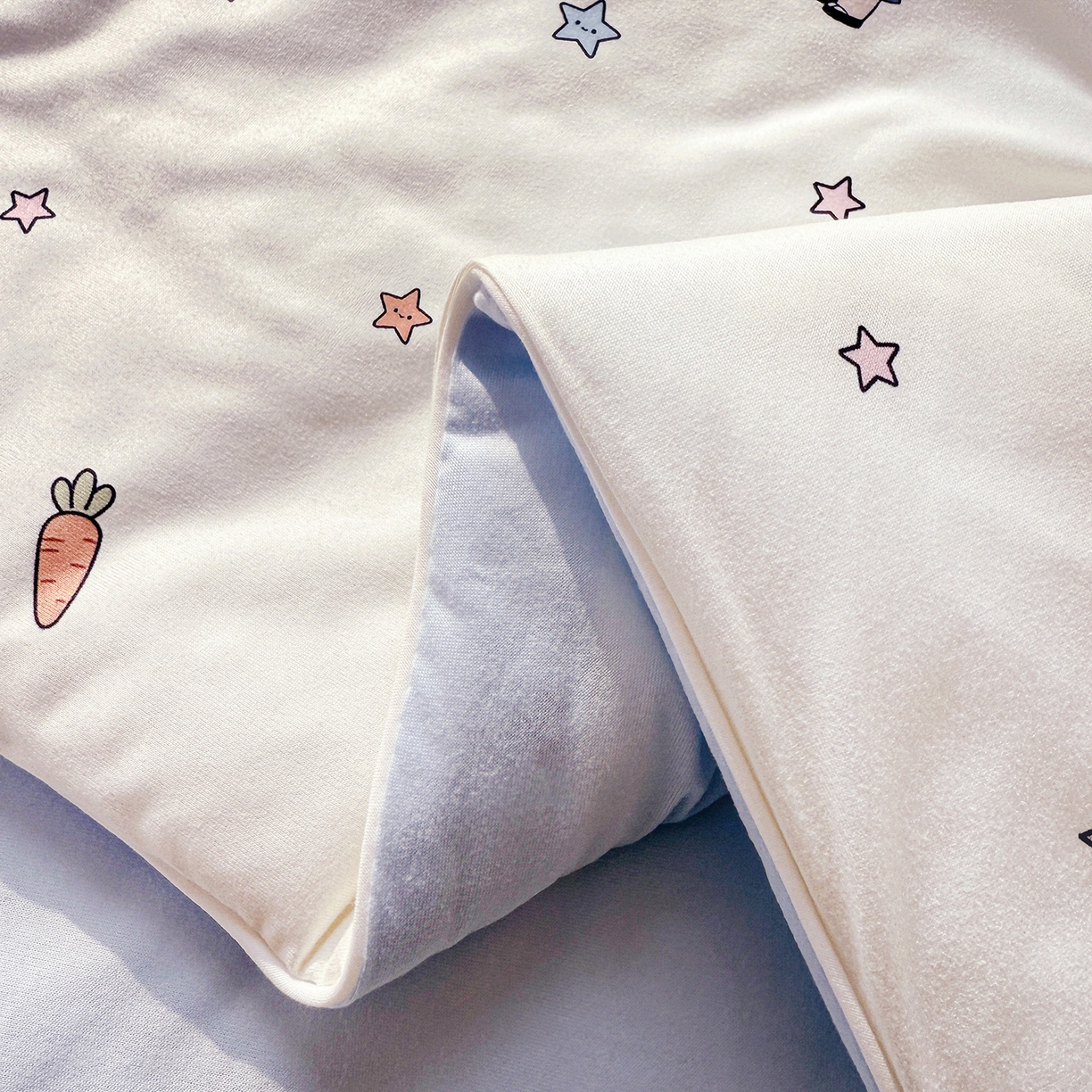 91家纺网 家纺一手货源 找家纺 梦恬佳 2026新款牛奶丝针织棉夏凉被空调被 萝卜兔