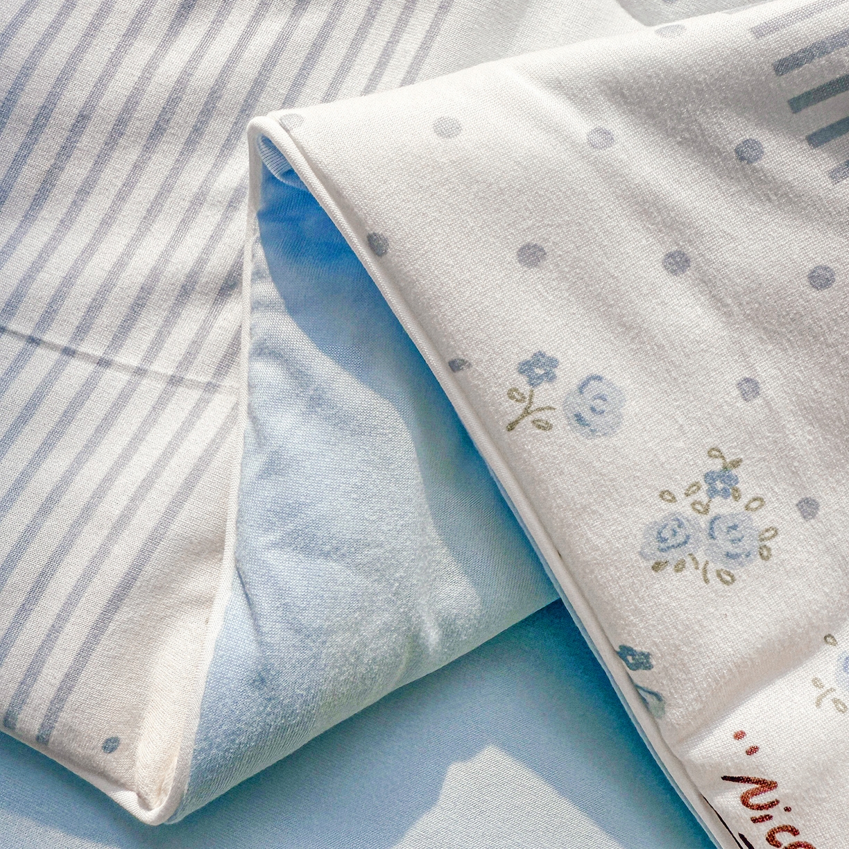 91家纺网 家纺一手货源 找家纺 梦恬佳 2026新款牛奶丝针织棉夏凉被空调被 奶芙小猫