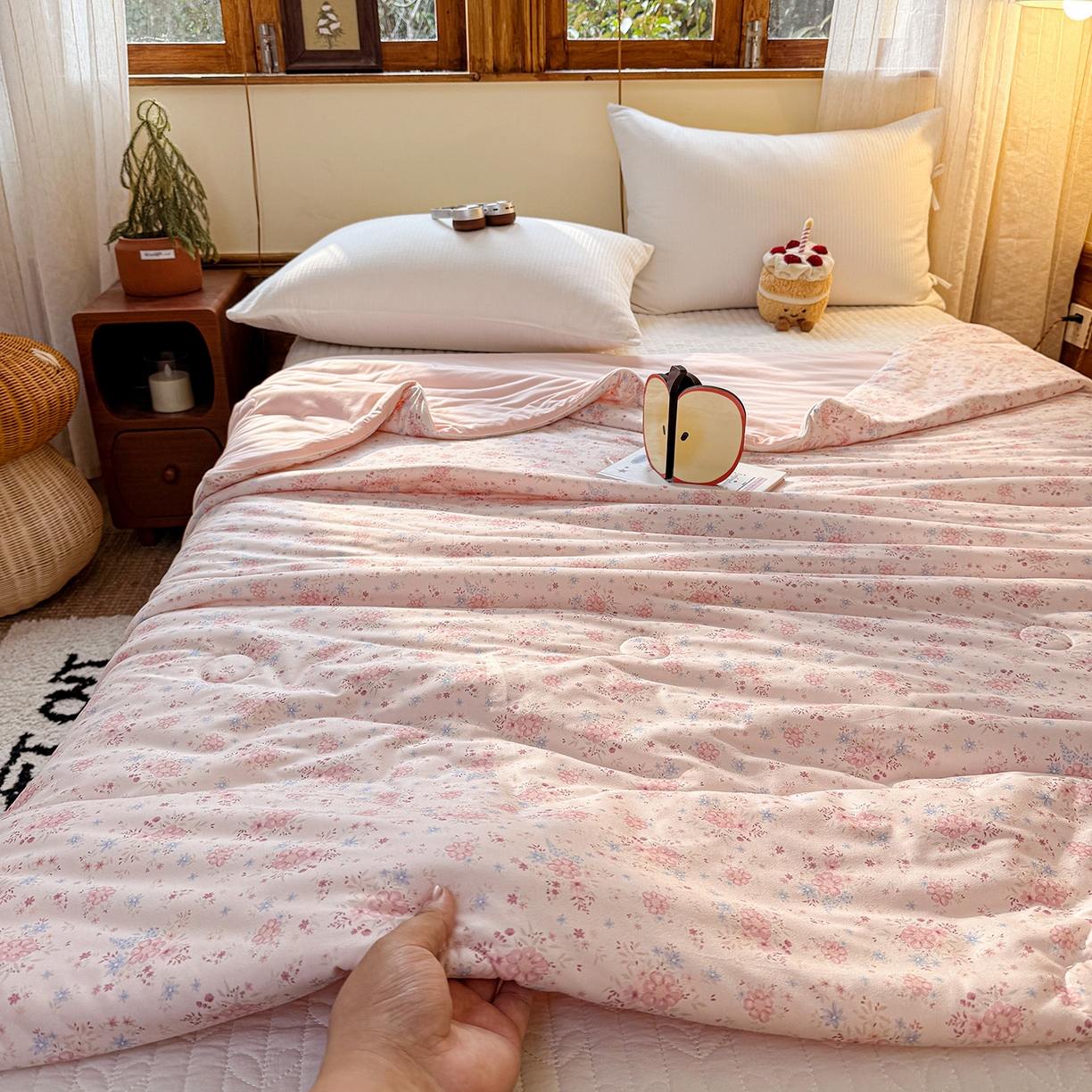 91家纺网 家纺一手货源 找家纺 梦恬佳 2026新款牛奶丝针织棉夏凉被空调被 邂逅花海