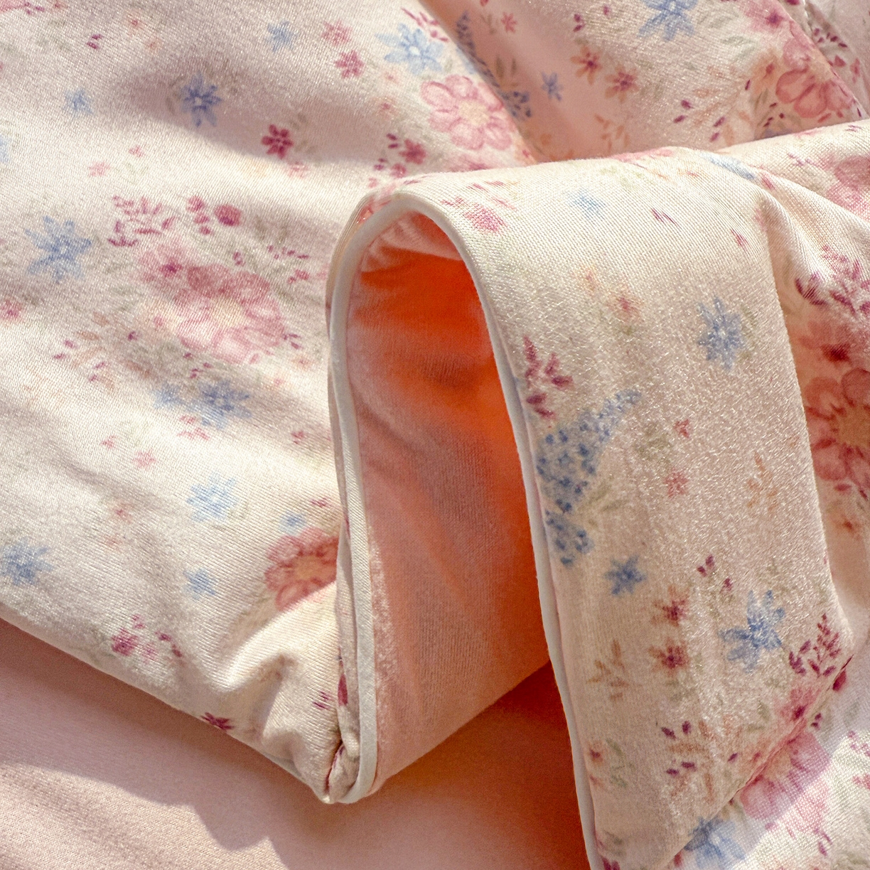 91家纺网 家纺一手货源 找家纺 梦恬佳 2026新款牛奶丝针织棉夏凉被空调被 邂逅花海