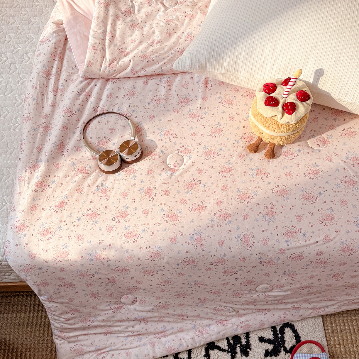 91家纺网 家纺一手货源 找家纺 梦恬佳 2026新款牛奶丝针织棉夏凉被空调被 邂逅花海