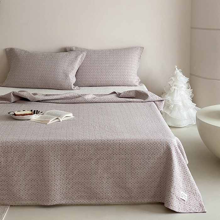 91家纺网 家纺一手货源 找家纺 麻依 2026新款安心棉床盖三件全棉四层纱布床单系列 点点星-彩色