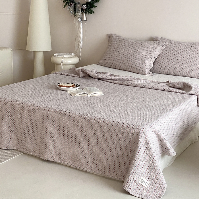 91家纺网 家纺一手货源 找家纺 麻依 2026新款安心棉床盖三件全棉四层纱布床单系列 点点星-彩色