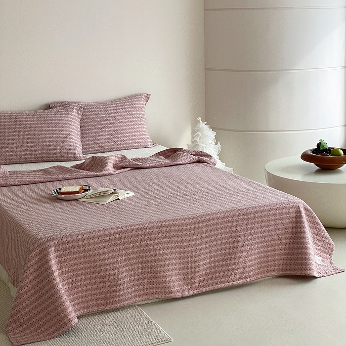 91家纺网 家纺一手货源 找家纺 麻依 2026新款安心棉床盖三件全棉四层纱布床单系列 点点星-粉色