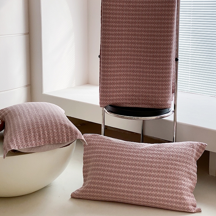 91家纺网 家纺一手货源 找家纺 麻依 2026新款安心棉床盖三件全棉四层纱布床单系列 点点星-粉色