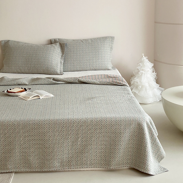 91家纺网 家纺一手货源 找家纺 麻依 2026新款安心棉床盖三件全棉四层纱布床单系列 点点星-绿色