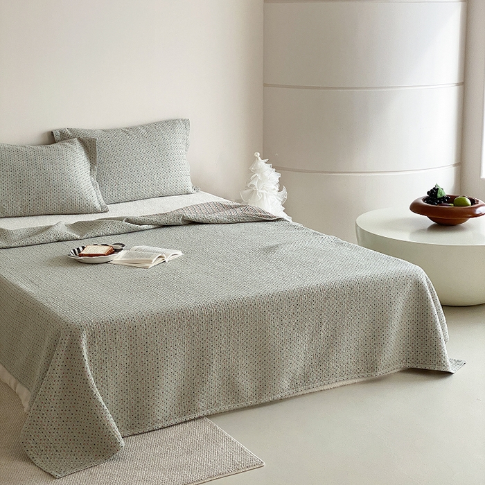 91家纺网 家纺一手货源 找家纺 麻依 2026新款安心棉床盖三件全棉四层纱布床单系列 点点星-绿色