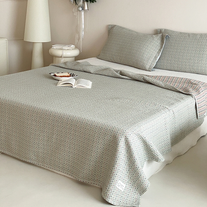 91家纺网 家纺一手货源 找家纺 麻依 2026新款安心棉床盖三件全棉四层纱布床单系列 点点星-绿色