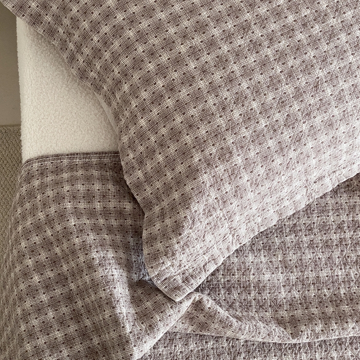 91家纺网 家纺一手货源 找家纺 麻依 2026新款安心棉床盖三件全棉四层纱布床单系列 点点星-浅咖