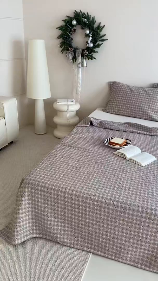 91家纺网 家纺一手货源 找家纺 麻依 2026新款安心棉床盖三件全棉四层纱布床单系列 点点星-浅咖