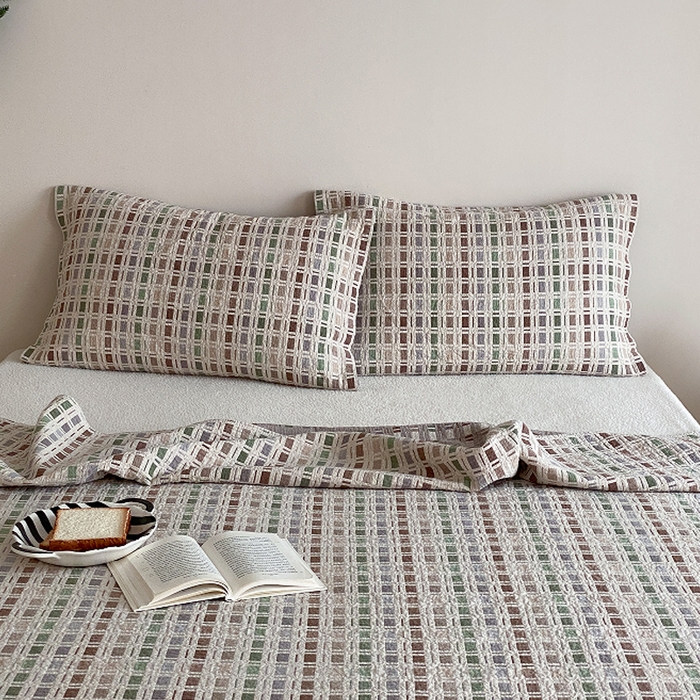 91家纺网 家纺一手货源 找家纺 麻依 2026新款安心棉床盖三件全棉四层纱布床单系列 方格-咖色