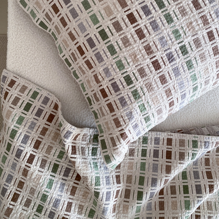 91家纺网 家纺一手货源 找家纺 麻依 2026新款安心棉床盖三件全棉四层纱布床单系列 方格-咖色