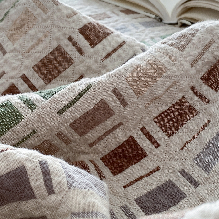 91家纺网 家纺一手货源 找家纺 麻依 2026新款安心棉床盖三件全棉四层纱布床单系列 方格-咖色