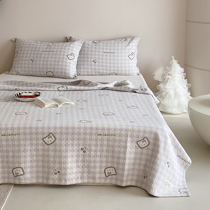 91家纺网 家纺一手货源 找家纺 麻依 2026新款安心棉床盖三件全棉四层纱布床单系列 卡通小猫-淡紫