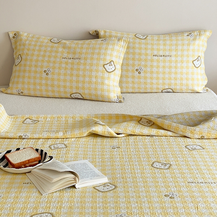 91家纺网 家纺一手货源 找家纺 麻依 2026新款安心棉床盖三件全棉四层纱布床单系列 卡通小猫-亮黄