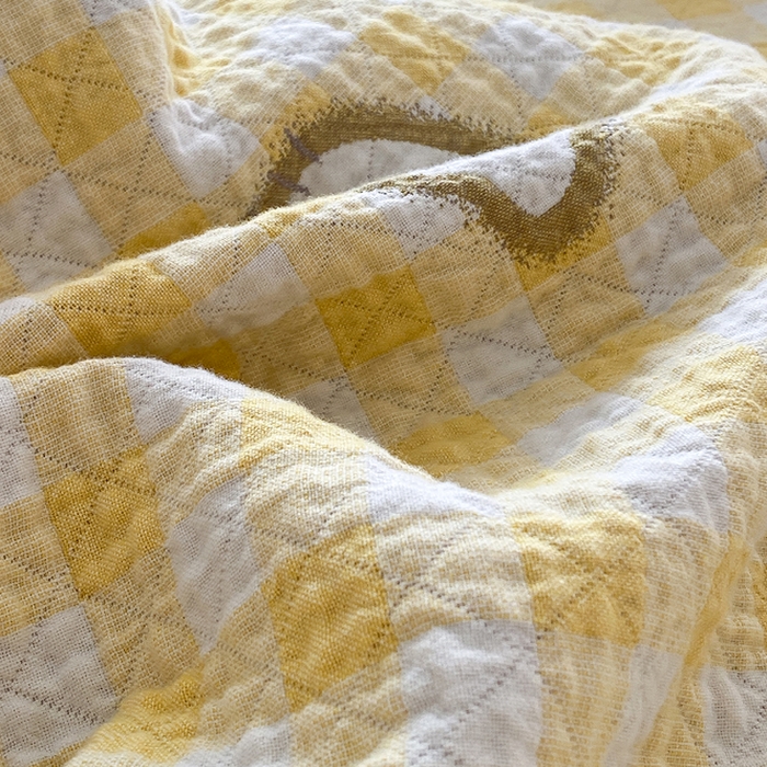 91家纺网 家纺一手货源 找家纺 麻依 2026新款安心棉床盖三件全棉四层纱布床单系列 卡通小猫-亮黄