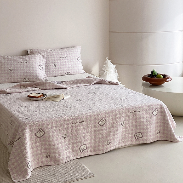 91家纺网 家纺一手货源 找家纺 麻依 2026新款安心棉床盖三件全棉四层纱布床单系列 卡通小猫-浅粉