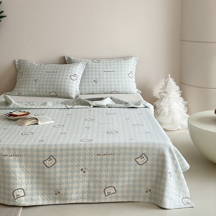 91家纺网 家纺一手货源 找家纺 麻依 2026新款安心棉床盖三件全棉四层纱布床单系列 卡通小猫-水蓝
