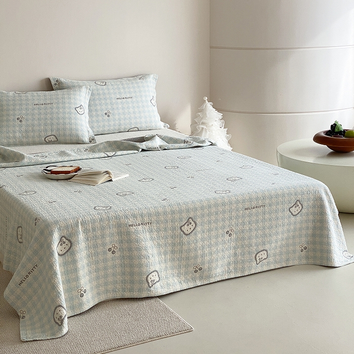 91家纺网 家纺一手货源 找家纺 麻依 2026新款安心棉床盖三件全棉四层纱布床单系列 卡通小猫-水蓝