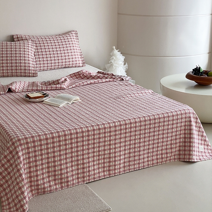 91家纺网 家纺一手货源 找家纺 麻依 2026新款安心棉床盖三件全棉四层纱布床单系列 小花-粉色