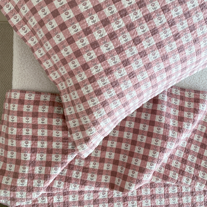 91家纺网 家纺一手货源 找家纺 麻依 2026新款安心棉床盖三件全棉四层纱布床单系列 小花-粉色