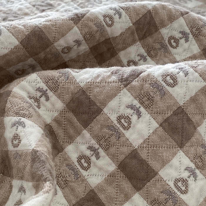 91家纺网 家纺一手货源 找家纺 麻依 2026新款安心棉床盖三件全棉四层纱布床单系列 小花-咖色