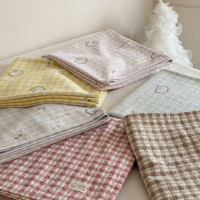 91家纺网 家纺一手货源 找家纺 麻依 2026新款安心棉床盖三件全棉四层纱布床单系列 组合图仅展示