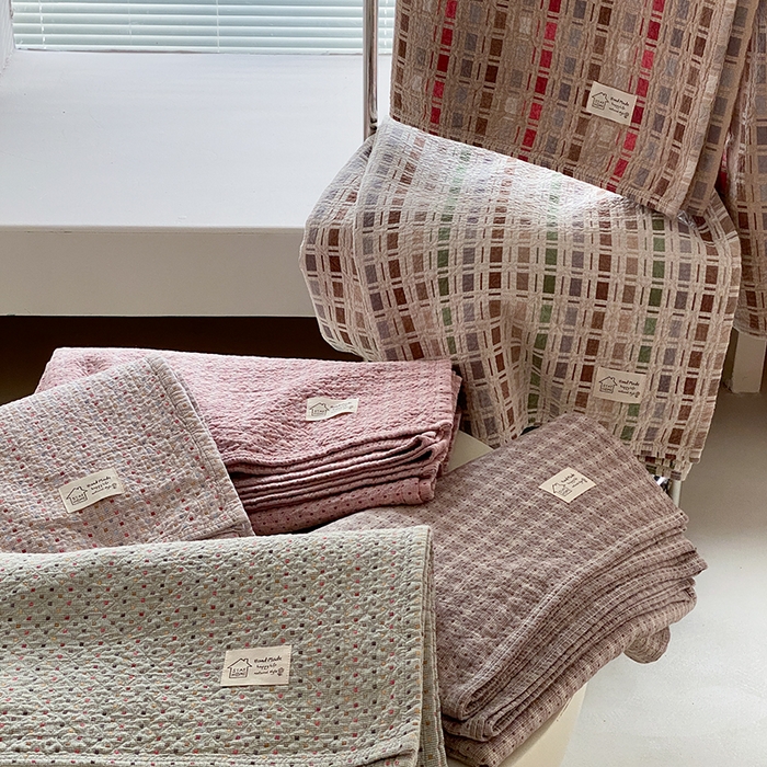 91家纺网 家纺一手货源 找家纺 麻依 2026新款安心棉床盖三件全棉四层纱布床单系列 组合图仅展示