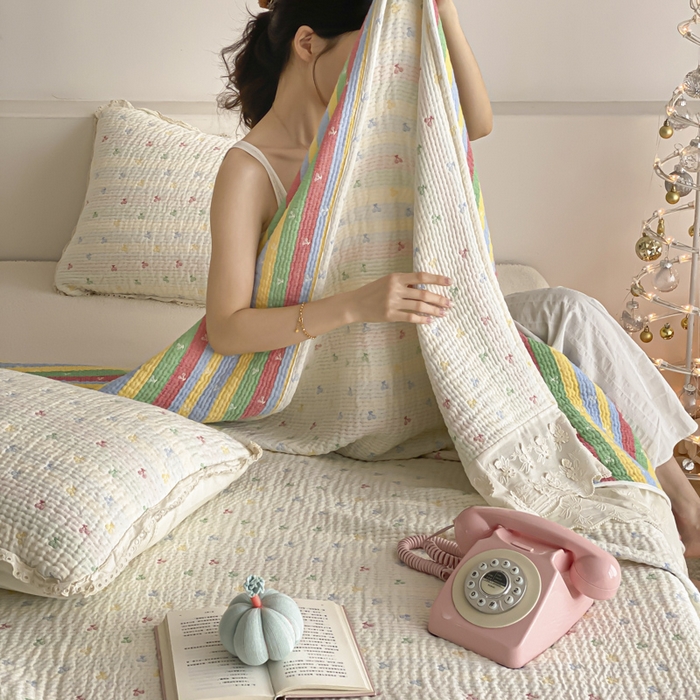 91家纺网 家纺一手货源 找家纺 麻依 2026新款韩国花边床盖三件套系列 多彩樱桃