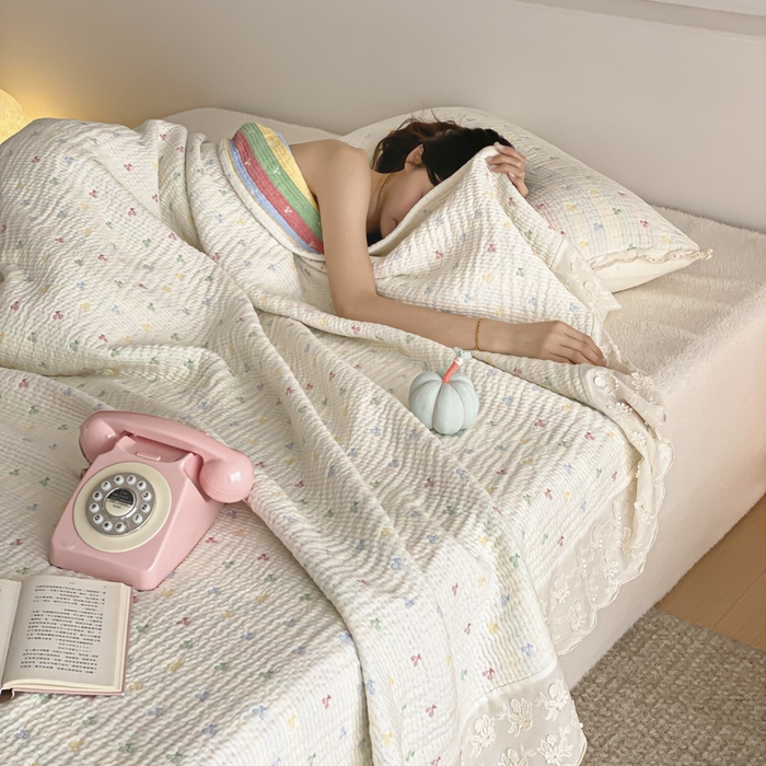 91家纺网 家纺一手货源 找家纺 麻依 2026新款韩国花边床盖三件套系列 多彩樱桃