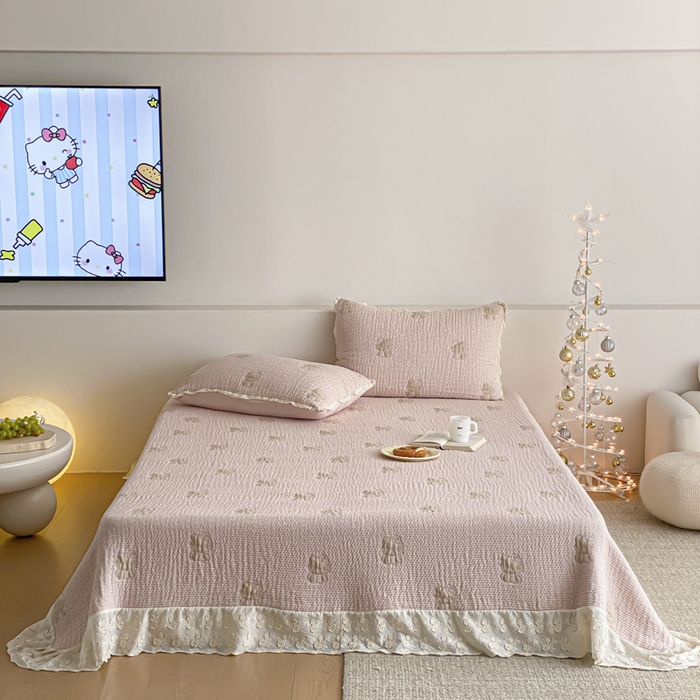 91家纺网 家纺一手货源 找家纺 麻依 2026新款韩国花边床盖三件套系列 粉皮猫