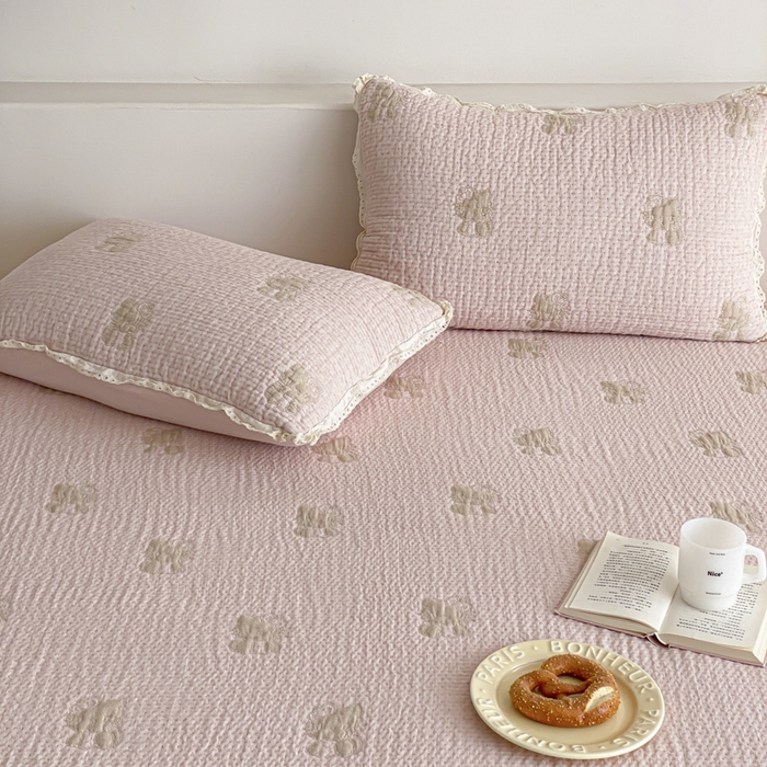 91家纺网 家纺一手货源 找家纺 麻依 2026新款韩国花边床盖三件套系列 粉皮猫