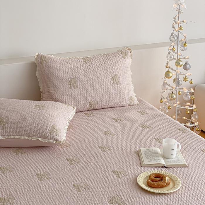 91家纺网 家纺一手货源 找家纺 麻依 2026新款韩国花边床盖三件套系列 粉皮猫