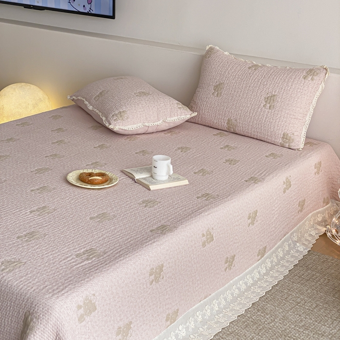 91家纺网 家纺一手货源 找家纺 麻依 2026新款韩国花边床盖三件套系列 粉皮猫