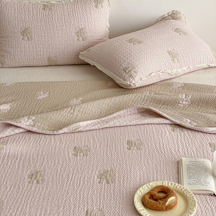 91家纺网 家纺一手货源 找家纺 麻依 2026新款韩国花边床盖三件套系列 粉皮猫