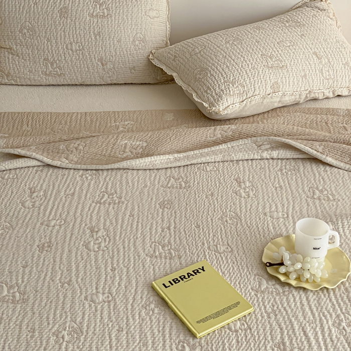 91家纺网 家纺一手货源 找家纺 麻依 2026新款韩国花边床盖三件套系列 木马小熊-驼